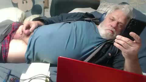 Snapshot of doouugcumming chatting on January 11, 2:11 pm cummingdoouug online show from January 11, 2:11 pm