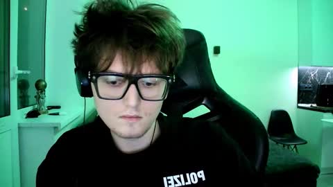 Snapshot of dopeboy277 chatting on October 31, 7:04 pm dopeboy277 online show from October 31, 7:04 pm