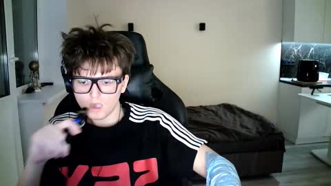 Snapshot of dopeboy277 chatting on November 4, 5:23 pm dopeboy277 online show from November 4, 5:23 pm