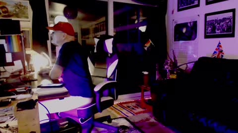 Snapshot of dopeleaf2 chatting on December 8, 9:30 pm dopeleaf2 online show from December 8, 9:30 pm