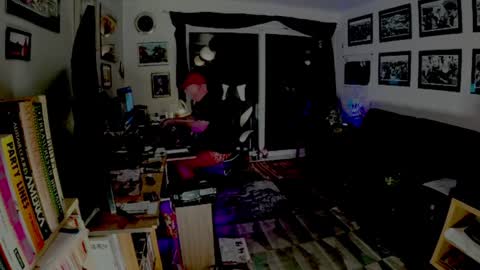 Snapshot of dopeleaf2 chatting on February 2, 12:19 am dopeleaf2 online show from February 2, 12:19 am