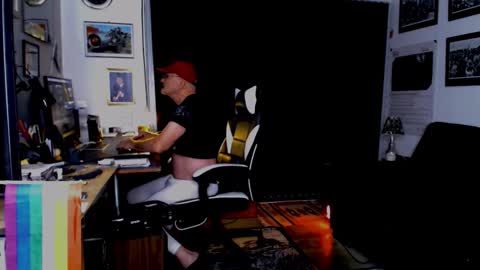 Snapshot of dopeleaf2 chatting on September 10, 10:10 pm dopeleaf2 online show from September 10, 10:10 pm