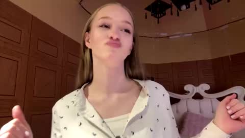 Snapshot of doreathagustave chatting on March 9, 1:15 pm Anika online show from March 9, 1:15 pm