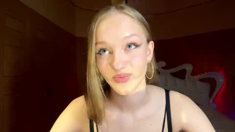 Snapshot of doreathagustave chatting on March 18, 9:40 pm Anika online show from March 18, 9:40 pm