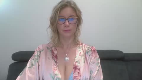 Snapshot of doreenkiss chatting on September 20, 7:48 pm DoreenSexy online show from September 20, 7:48 pm