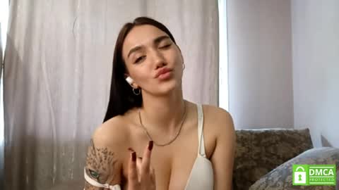 Jacqueline online show from May 13, 5:16 am