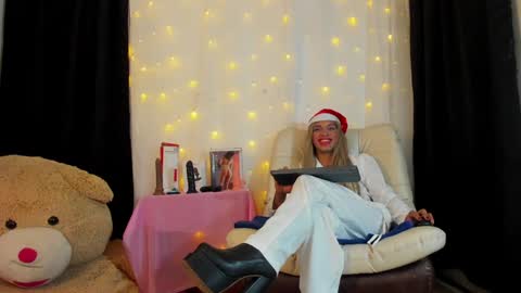 Nicolle online show from December 2, 9:28 pm