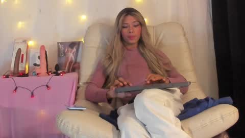 Nicolle online show from December 13, 1:04 am