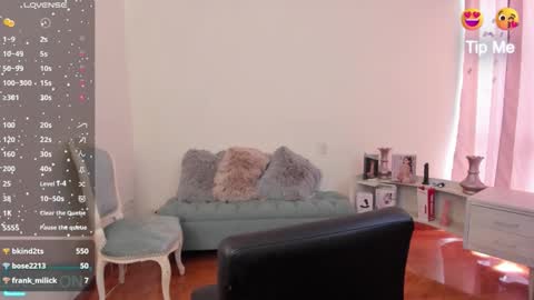 Nicolle online show from March 3, 4:46 pm