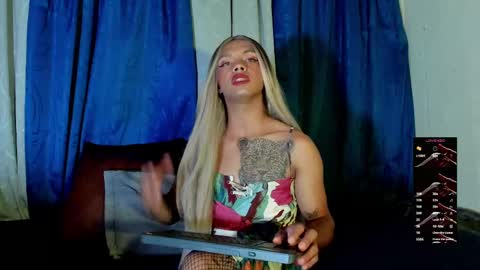 Nicolle online show from October 11, 9:24 pm