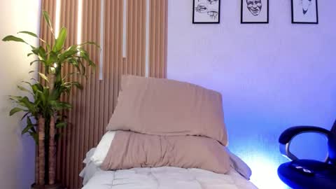 dorian_mystery online show from October 18, 8:20 pm