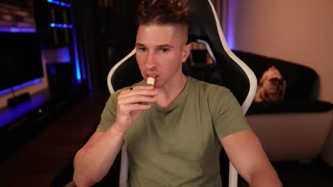 Dorian Reyes online show from September 18, 9:28 pm