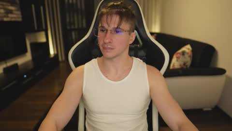 Dorian Reyes online show from January 8, 1:08 am