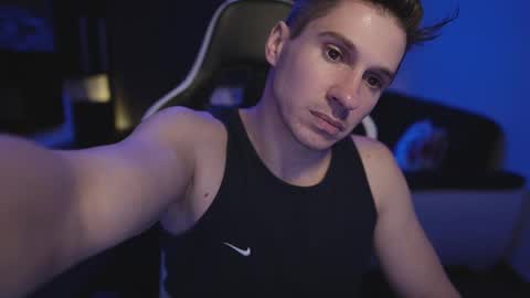 Dorian Reyes online show from May 3, 9:21 pm