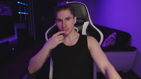 Dorian Reyes online show from May 17, 8:05 pm