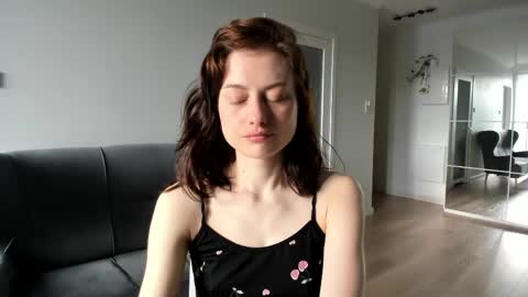 dormineaa online show from April 24, 5:32 am