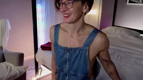 Snapshot of dorothy_meyer chatting on October 14, 8:53 pm Dorothy Next stream on Monday at 3am-9am online show from October 14, 8:53 pm