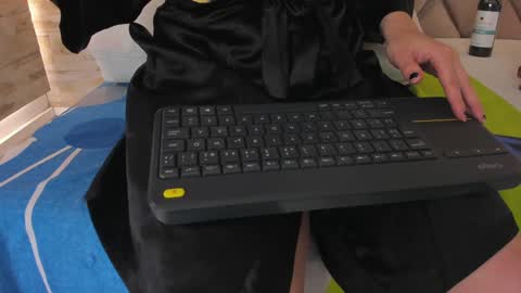  DOROTHY online show from January 9, 9:16 am