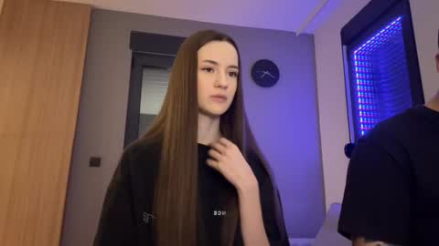 Alice and Mark online show from November 29, 1:19 am