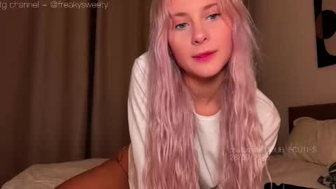 Snapshot of doublecuties chatting on September 28, 5:29 pm Lana Eva dont forget to give us a thumb up online show from September 28, 5:29 pm