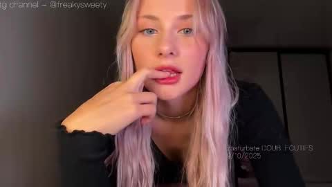 Snapshot of doublecuties chatting on October 9, 12:58 pm Lana Eva dont forget to give us a thumb up online show from October 9, 12:58 pm