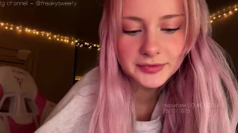 Snapshot of doublecuties chatting on October 28, 3:58 pm Lana Eva dont forget to give us a thumb up online show from October 28, 3:58 pm