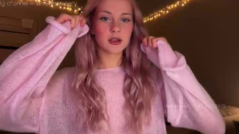 Snapshot of doublecuties chatting on November 4, 12:59 pm Lana Eva dont forget to give us a thumb up online show from November 4, 12:59 pm