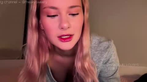 Snapshot of doublecuties chatting on January 16, 3:10 am Lana Eva dont forget to give us a thumb up online show from January 16, 3:10 am