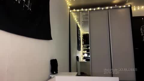 MOLLYYYY dont forget to give me a thumb up online show from November 25, 9:31 am