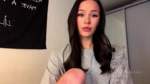 Snapshot of doublesees chatting on January 8, 4:26 am MOLLYYYY dont forget to give me a thumb up online show from January 8, 4:26 am