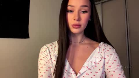 Snapshot of doublesees chatting on January 10, 1:13 pm MOLLYYYY dont forget to give me a thumb up online show from January 10, 1:13 pm