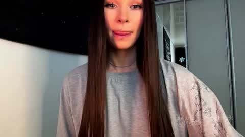 Snapshot of doublesees chatting on January 19, 7:56 am MOLLYYYY dont forget to give me a thumb up online show from January 19, 7:56 am