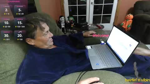 Snapshot of doubletrouble59 chatting on October 27, 4:27 am Double Trouble online show from October 27, 4:27 am