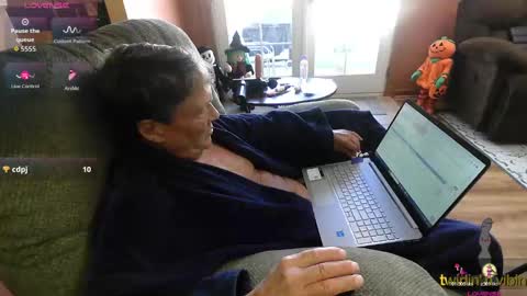 Snapshot of doubletrouble59 chatting on October 27, 4:55 pm Double Trouble online show from October 27, 4:55 pm