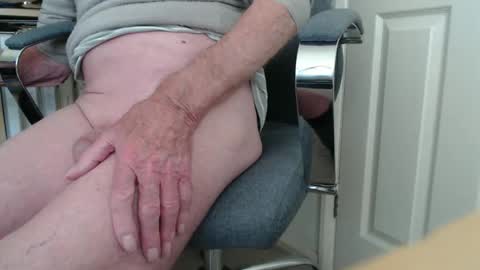 Snapshot of dougal444 chatting on April 5, 2:03 pm dougal444 online show from April 5, 2:03 pm