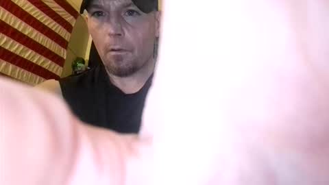 Snapshot of dougiebisme chatting on April 7, 12:38 pm dougiebisme online show from April 7, 12:38 pm