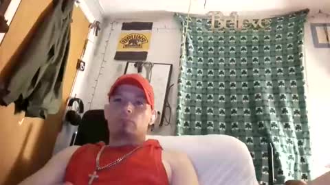 Snapshot of dougiebisme chatting on April 28, 2:21 am dougiebisme online show from April 28, 2:21 am
