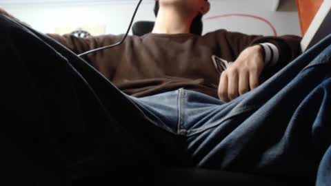 Snapshot of douglas_drake chatting on January 12, 3:39 am douglas_drake online show from January 12, 3:39 am