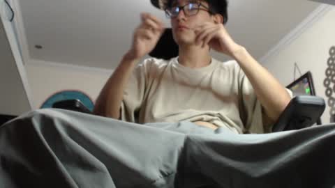 Snapshot of douglas_drake chatting on January 27, 1:37 am douglas_drake online show from January 27, 1:37 am