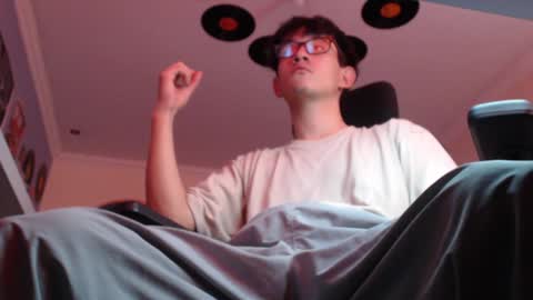 Snapshot of douglas_drake chatting on January 27, 2:35 pm douglas_drake online show from January 27, 2:35 pm