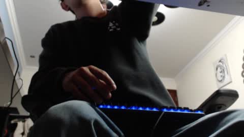 Snapshot of douglas_drake chatting on February 7, 3:12 am douglas_drake online show from February 7, 3:12 am