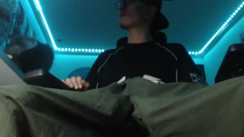 Snapshot of douglas_drake chatting on February 15, 2:47 am douglas_drake online show from February 15, 2:47 am