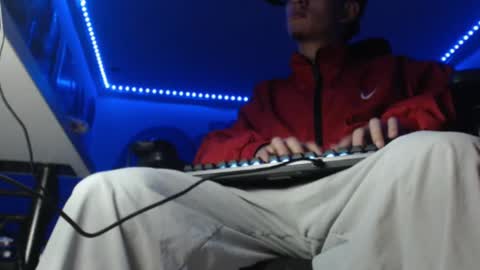 Snapshot of douglas_drake chatting on February 17, 7:04 am douglas_drake online show from February 17, 7:04 am