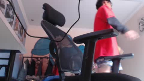 Snapshot of douglas_drake chatting on February 20, 7:52 pm douglas_drake online show from February 20, 7:52 pm