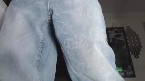 Snapshot of douglas_drake chatting on October 7, 3:58 am douglas_drake online show from October 7, 3:58 am