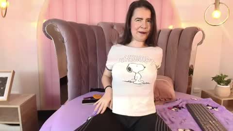 dovemullerr2 online show from May 12, 9:01 pm