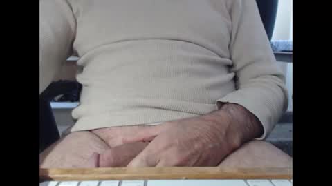 Snapshot of down69_4_u chatting on January 14, 8:25 pm down69_4_u online show from January 14, 8:25 pm