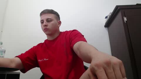 draco_boy2000 online show from September 19, 9:37 pm