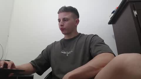 draco_boy2000 online show from October 1, 9:21 pm