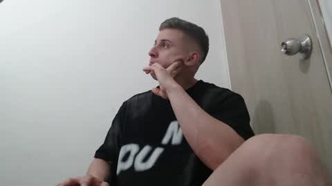 draco_boy2000 online show from November 14, 9:35 pm